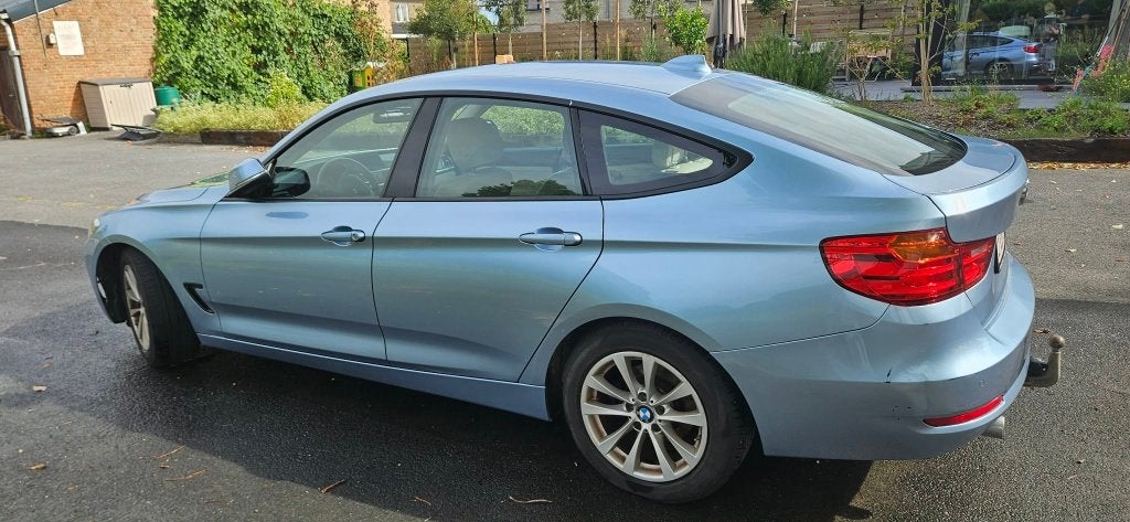 BMW 318d Gran Turismo – 2015 – Automaat – Euro 6b - 220k, Autos, Cuir, Achat, Carnet d'entretien, 5 portes