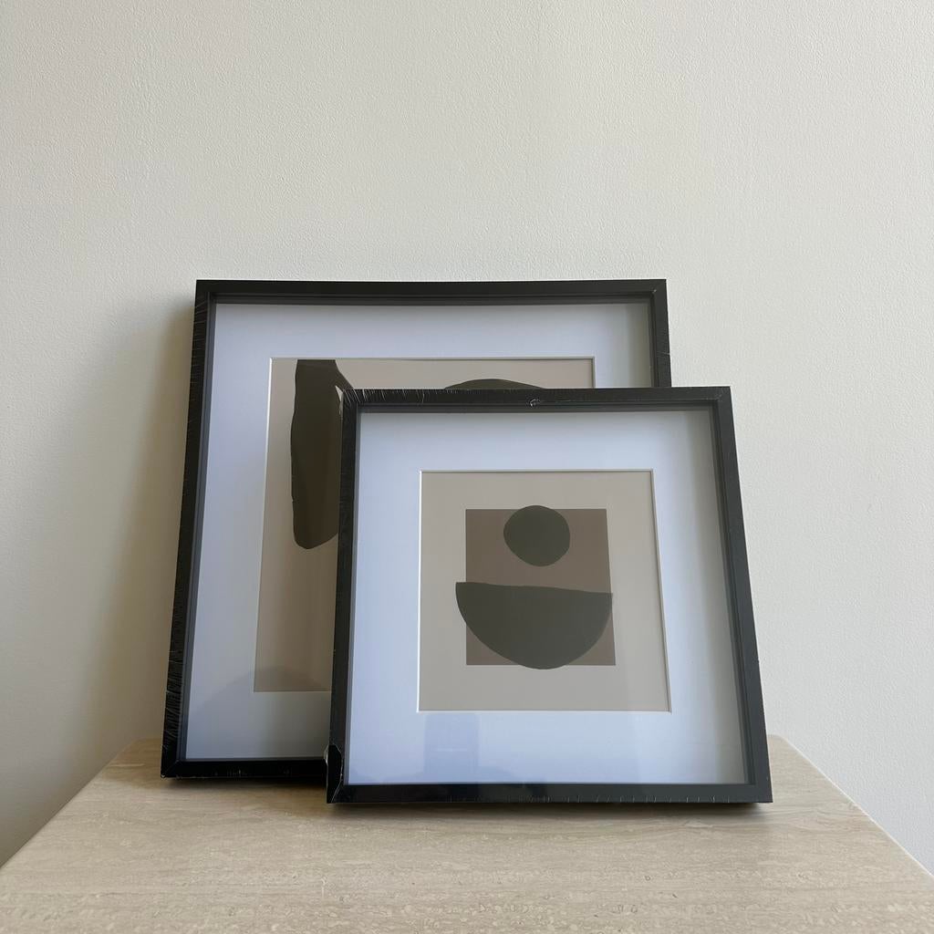 Twee zwarte kaders met glas, Ophalen, Zo goed als nieuw