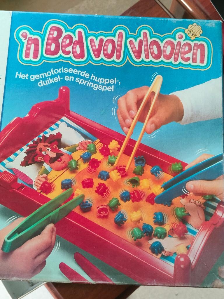 'n bed vol vlooien spel MB onvolledig toch nog veel plezier, Ophalen of Verzenden, Gebruikt
