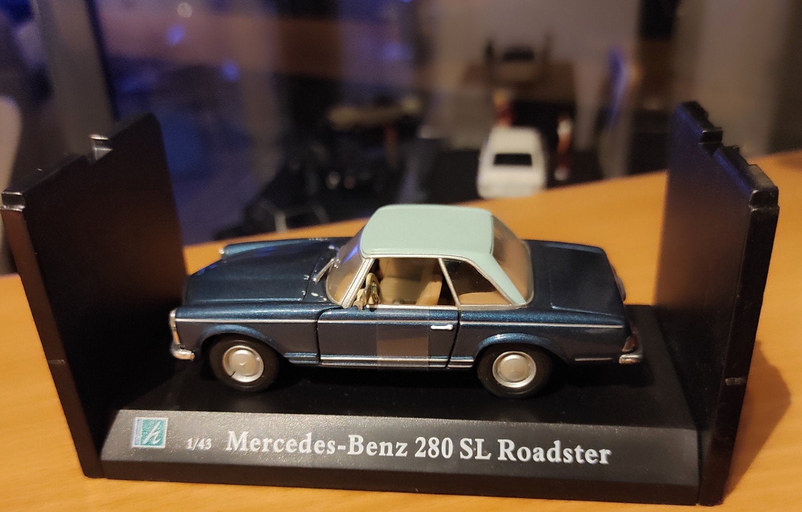 Mercedes-Benz 280 SL Pagoda HardTop Roadster bleu 1:43, Enlèvement ou Envoi