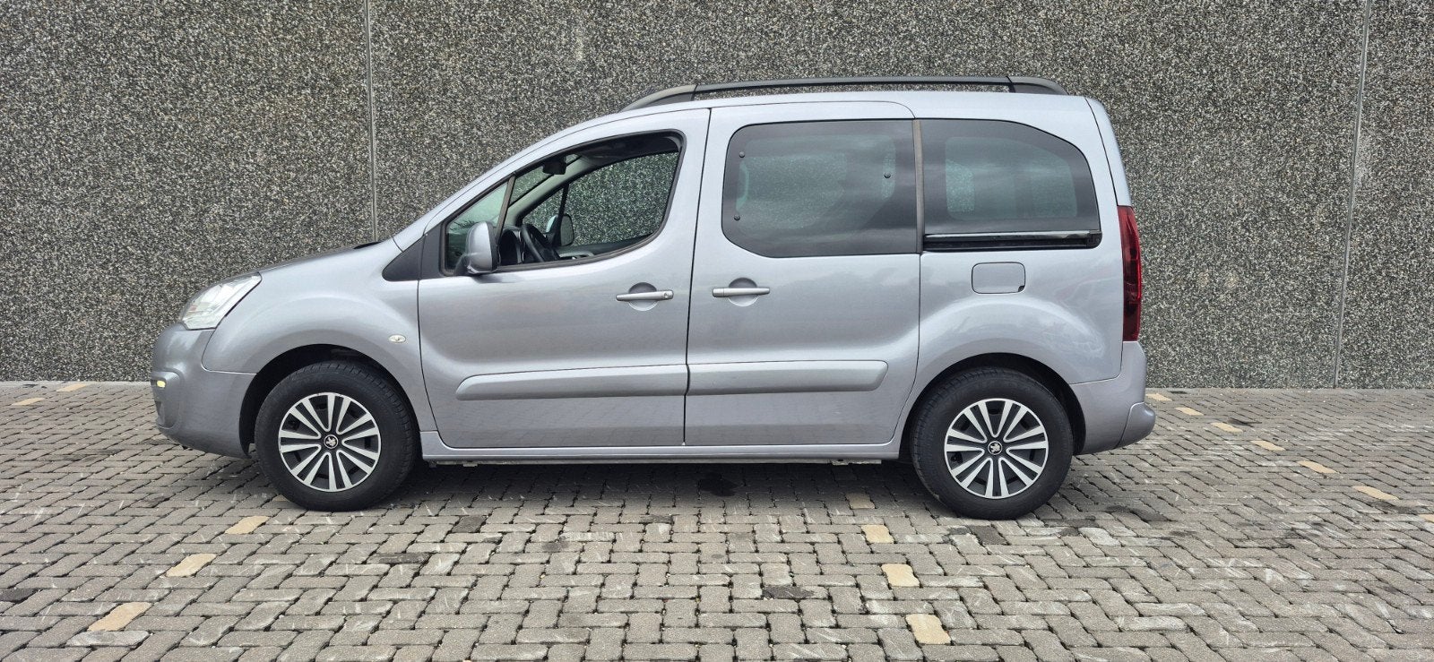Peugeot Partner Tepee *DUBBELE SCHUIFDEUR* GROOT ONDERHOUD, Auto's, Voorwielaandrijving, Dealer onderhouden, Bluetooth, 5 deurs