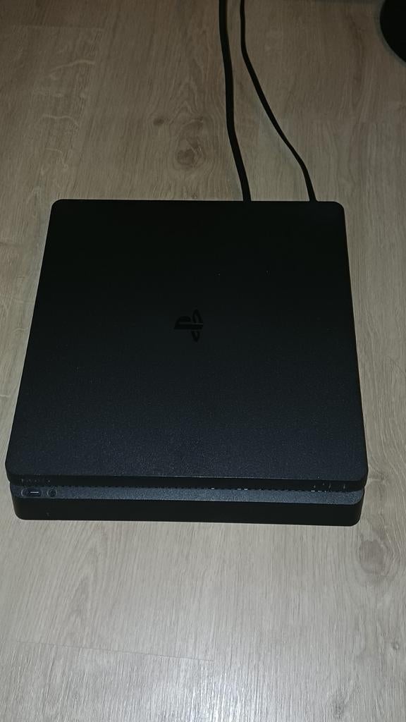 „PS4 + controller — in zeer goede staat, Games en Spelcomputers, Spelcomputers | Sony PlayStation 4, Zo goed als nieuw, Slim, 500 GB