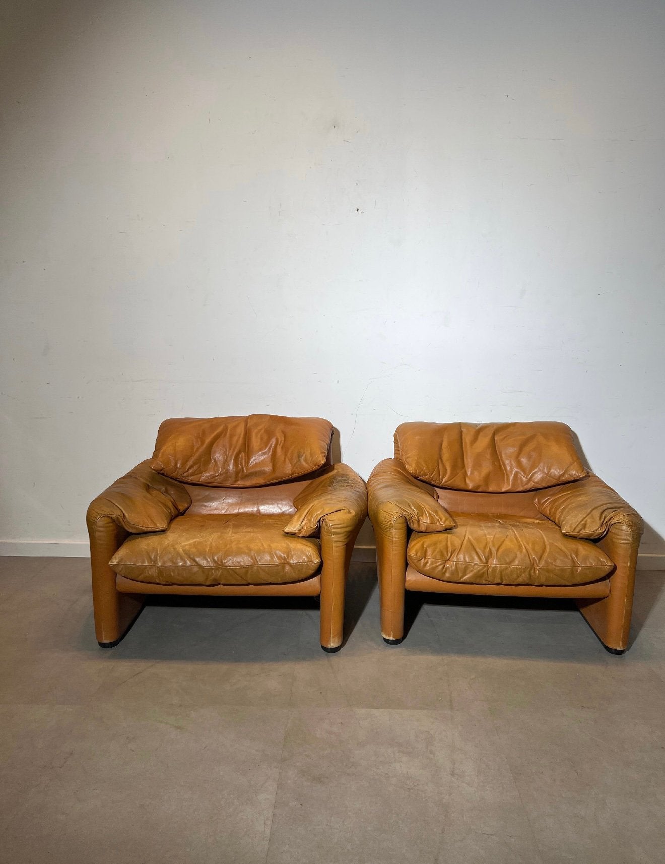 Cassina maralunga clubzetels te restaureren, Ophalen, Zo goed als nieuw