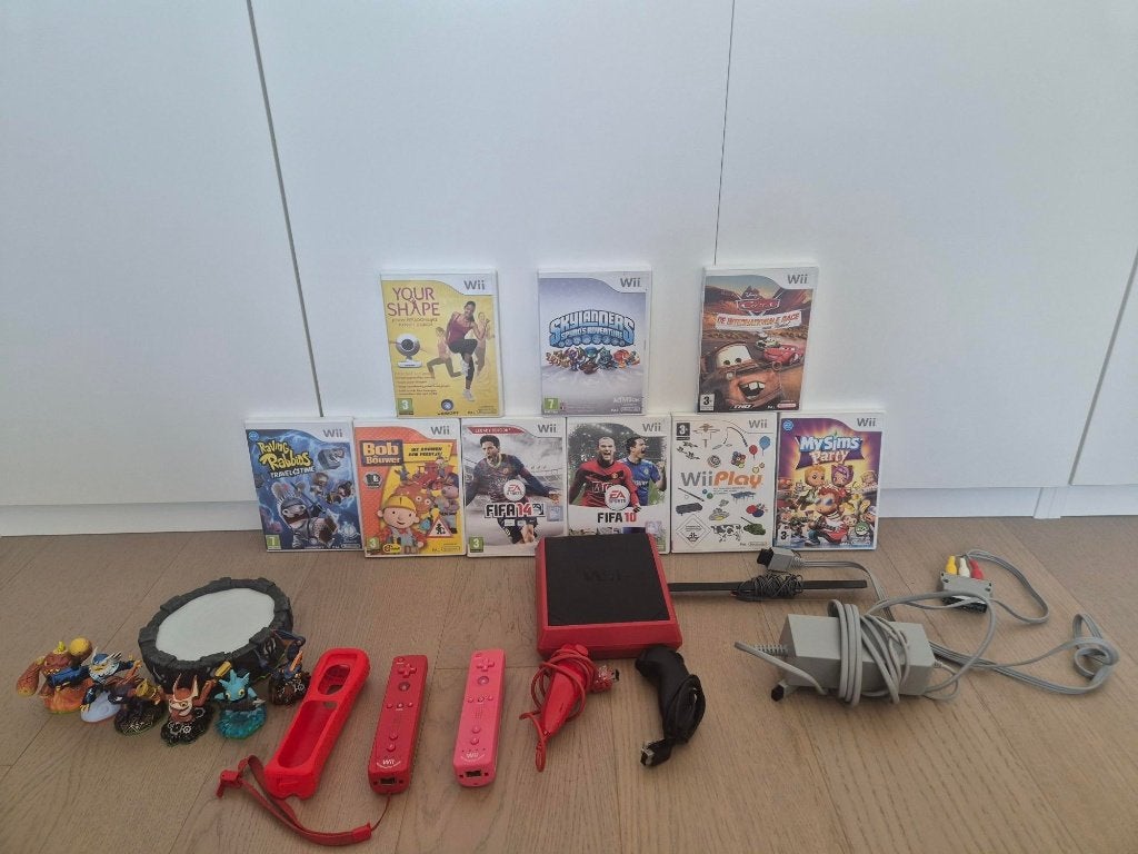Wii mini met veel accessoires, Games en Spelcomputers, Ophalen of Verzenden, Gebruikt, Met 2 controllers, Met games
