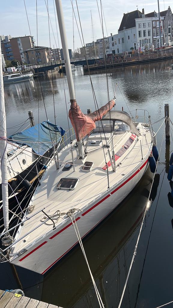Beneteau 30 es kajuitzeilboot, Watersport en Boten, Ophalen, Diesel, Zo goed als nieuw, 9 tot 12 meter