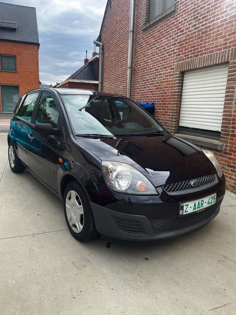 Ford Fiesta 1.3 Benzine - AIRCO, GARANTIE, Auto's, Dealer onderhouden, Stof, 4 cilinders, Zwart