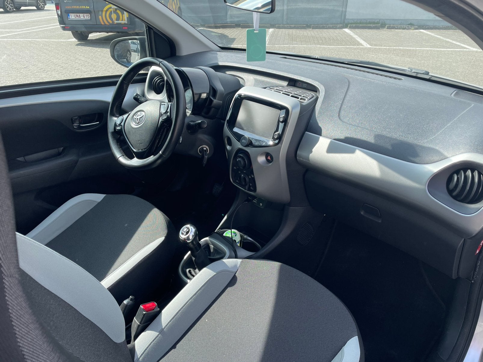 Toyota aygo, Handgeschakeld, 5 deurs, Particulier, Zilver of Grijs