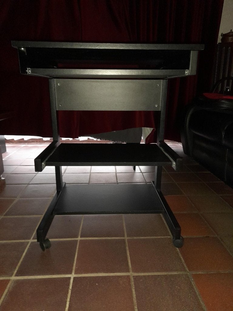 Compacte zwarte houten computertafel/bureau, Ophalen, Zwart, Gebruikt, Hout