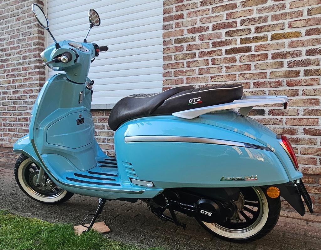 Scooter GTS Levanti en parfait état neuf, Vélos & Vélomoteurs, Scooters | Marques Autre, Neuf, Classe B (45 km/h), Essence, Enlèvement