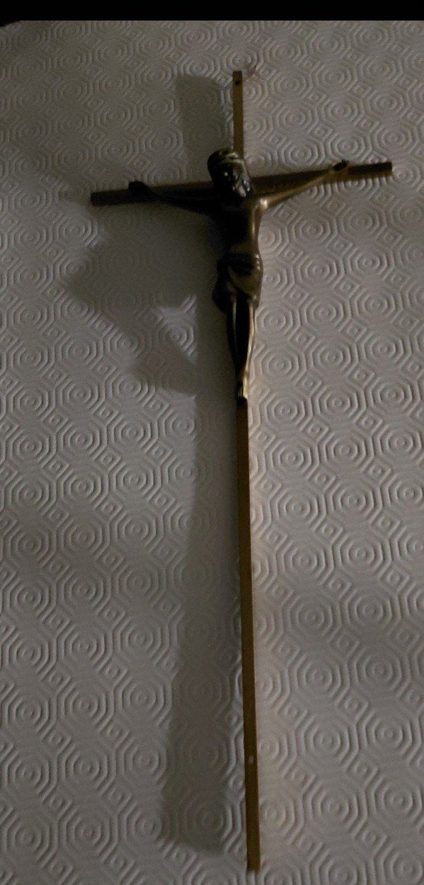 kruisbeeld om.op te hangen.
18 cm breed op 45 cm.lang. ophal, Ophalen of Verzenden