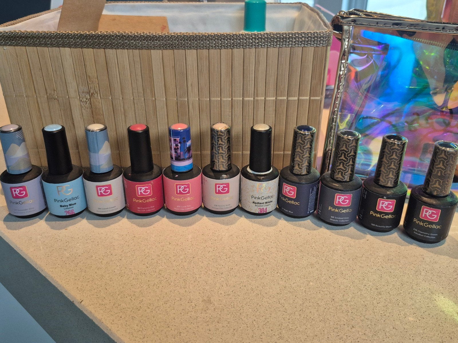 11 flesjes Pink Gellac, Ophalen