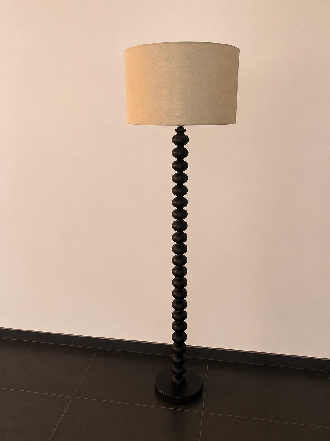 Lampadaire noir avec abat-jour beige, Enlèvement, Comme neuf