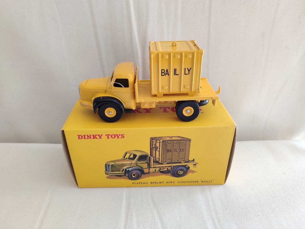 Dinky Atlas _ Berliet plateau contenair "Bailly"_ ref. 581N., Enlèvement ou Envoi, Comme neuf, Bus ou Camion, Dinky Toys