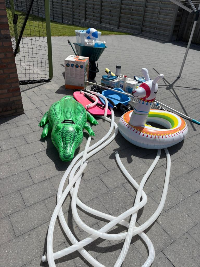 Allerlei zwembadspullen en zwembadonderhoud, Ophalen, Zo goed als nieuw