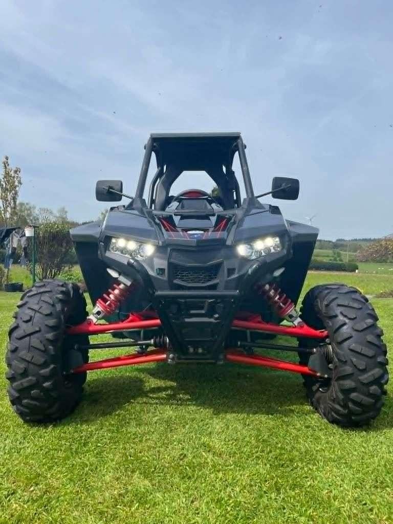 Polaris RZR 1000, Motos, 1000 cm³