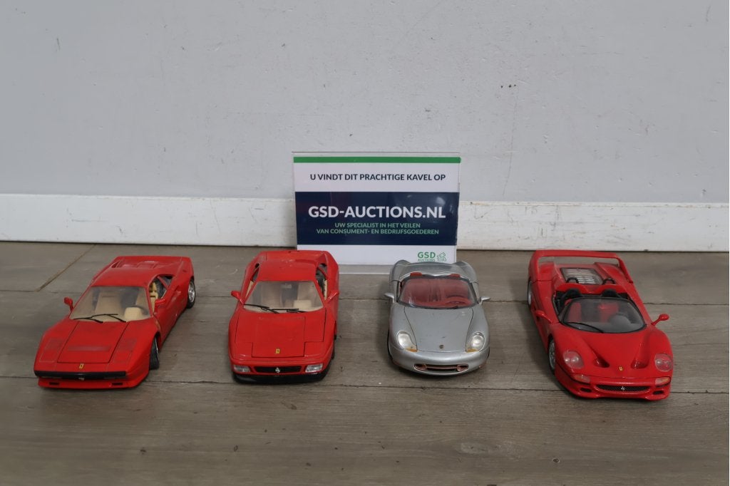 Set van 4 schaalmodel Ferrari auto’s, Niet ingevuld, Niet ingevuld, Niet ingevuld