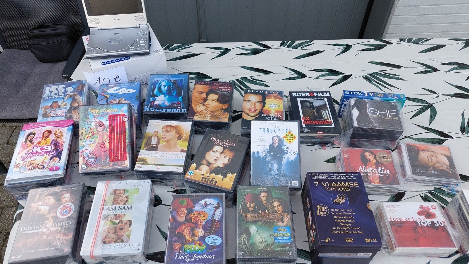 te koop 75 dvd en een 20 tal cd met portable dvd player, Ophalen, Gebruikt