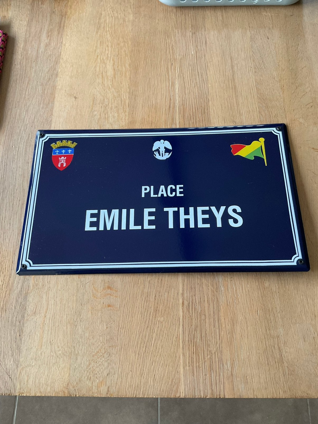 Plaque émaillée Place Emile Theys, Enlèvement ou Envoi, Comme neuf
