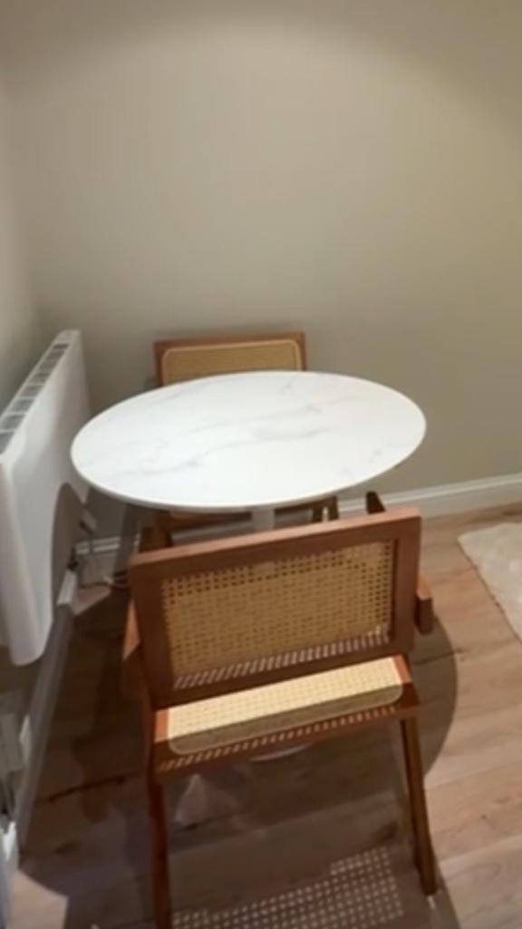 Tafel + stoelen, Huis en Inrichting, Tafels | Eettafels, Ophalen, Rond, 50 tot 100 cm, Nieuw