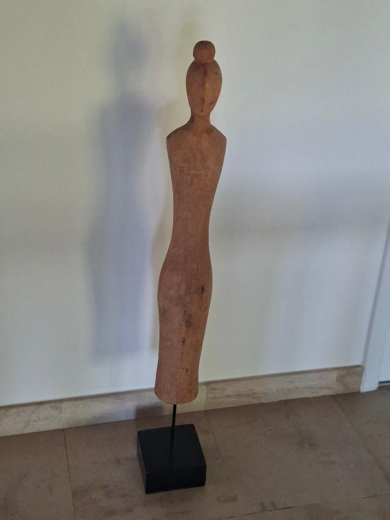Houten beeld op sokkel, Antiek en Kunst, Ophalen, Op sokkel, Hout, Beeld