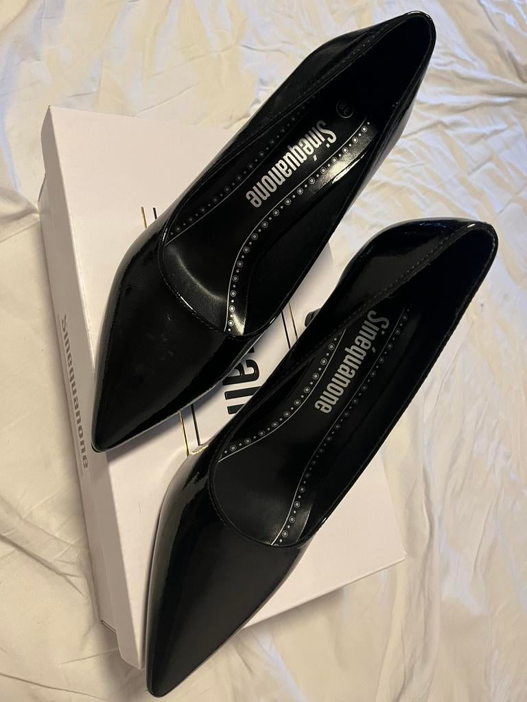 Zwarte laké pumps, Enlèvement, Escarpins