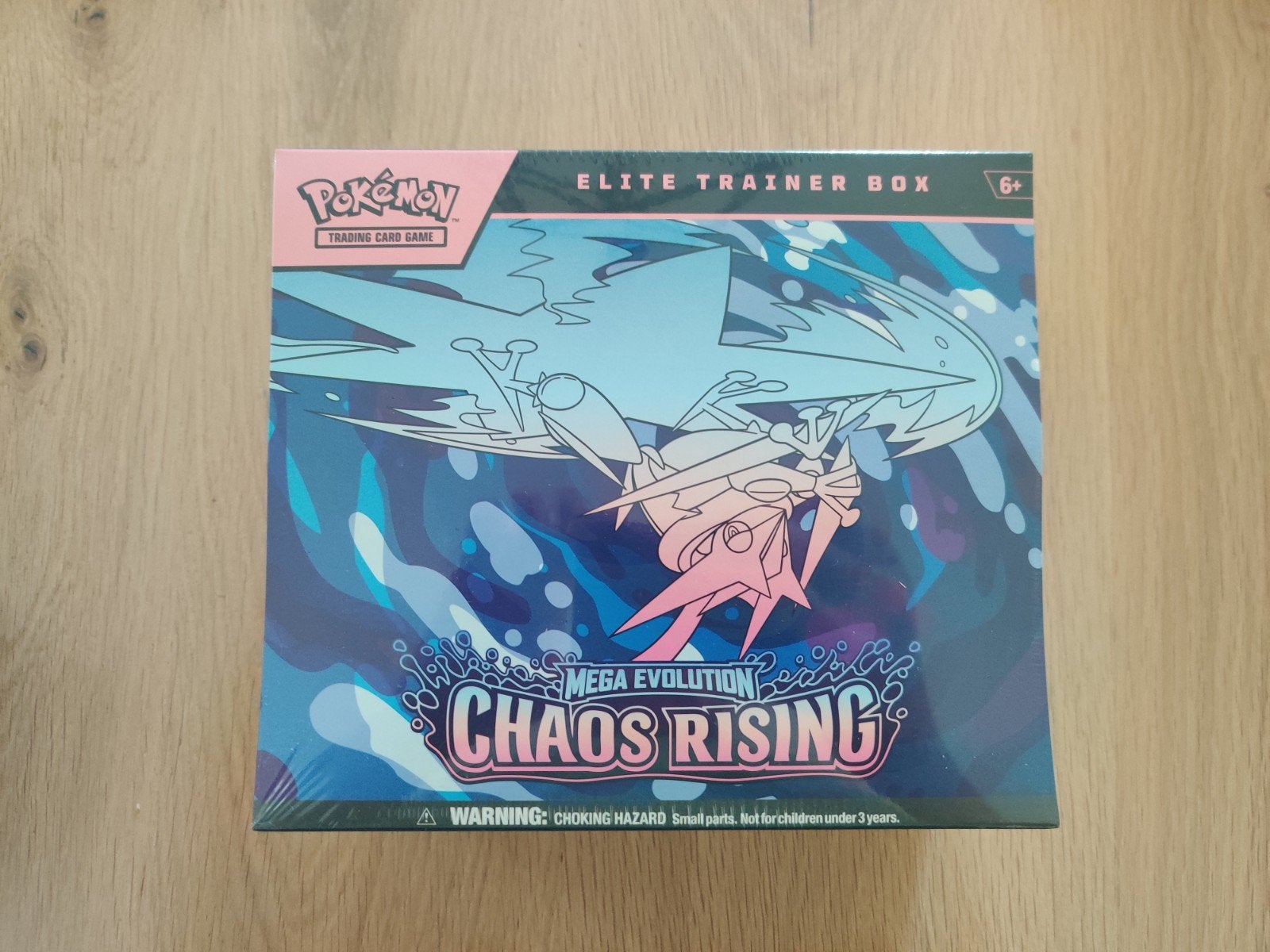 Chaos Rising Elite Trainer Box, Hobby en Vrije tijd, Verzamelkaartspellen | Pokémon, Ophalen of Verzenden, Nieuw, Boosterbox, Foil