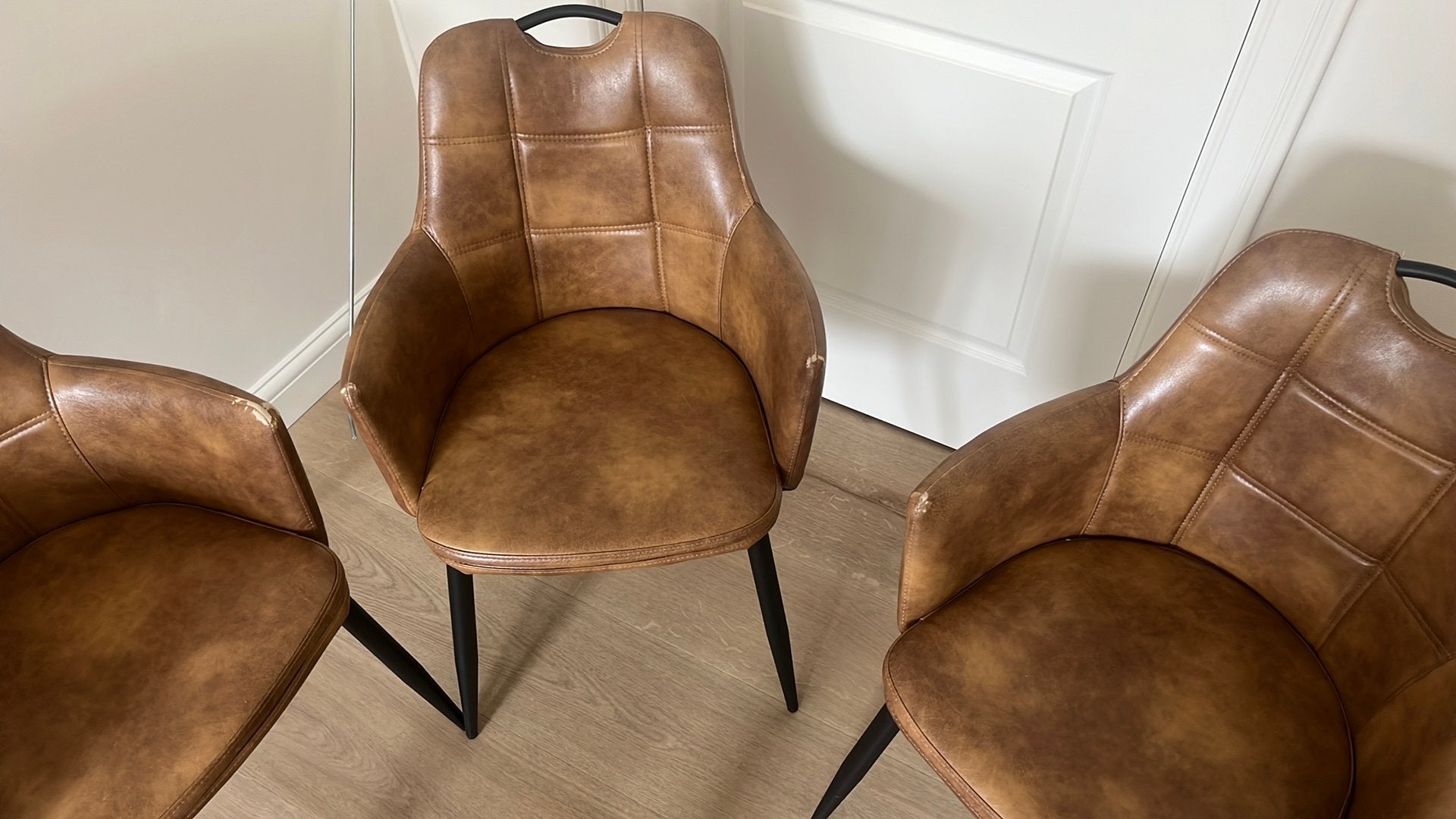3 cognac kleurige kuipstoelen met handvaten, Ophalen, Zo goed als nieuw, Drie