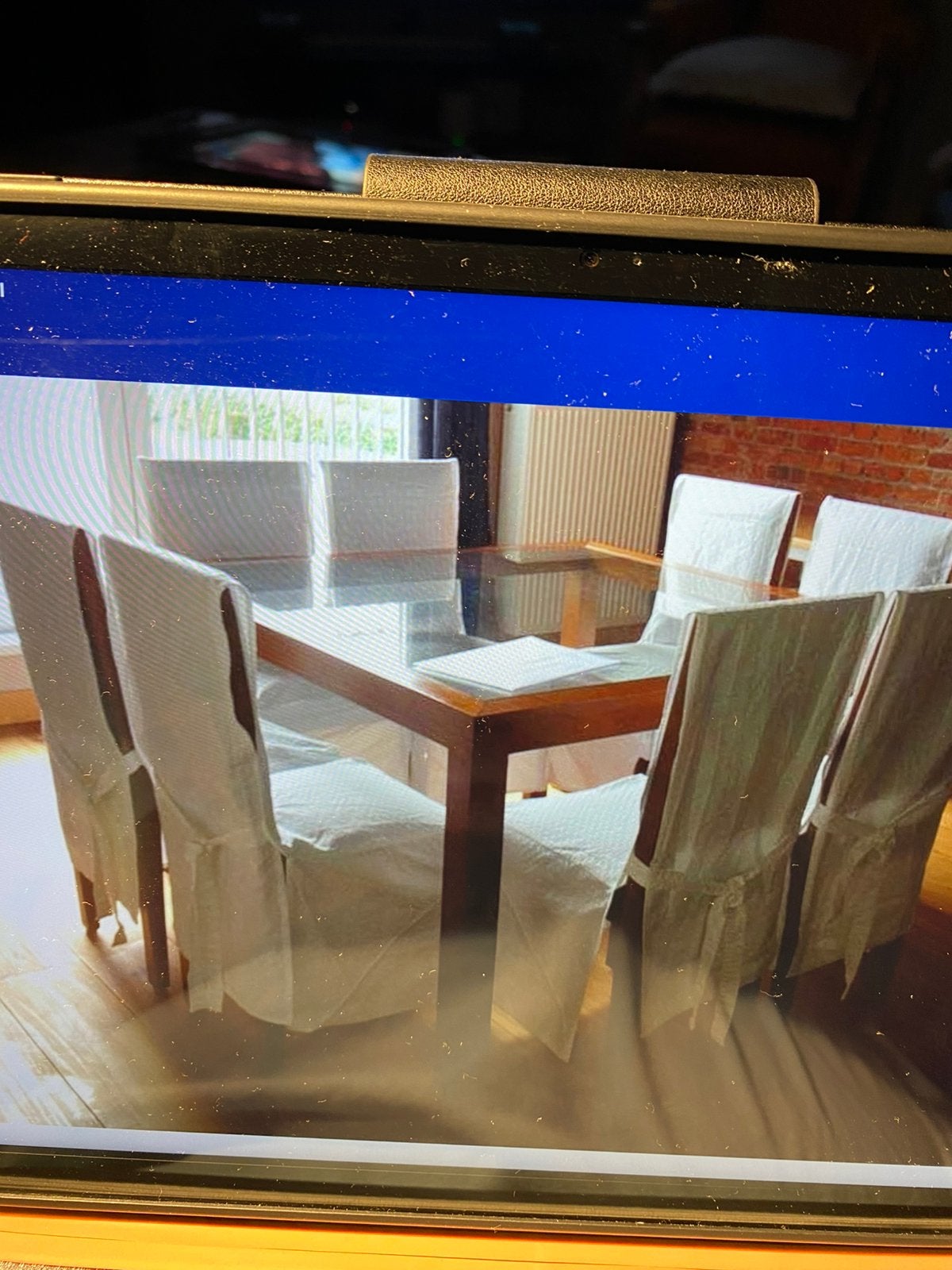 Vierkante en stevige TAFEL met glazen blad . 1,30 X 1,30 m, Huis en Inrichting, Ophalen, Zo goed als nieuw, Hout
