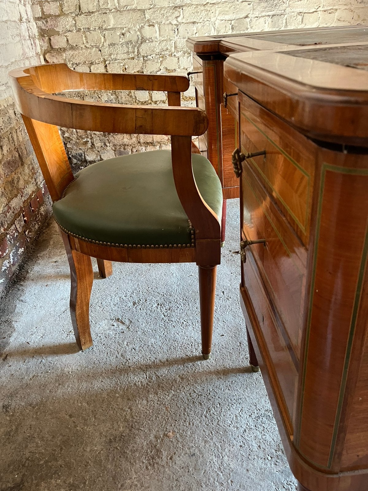 Eiken bureau met siertekening, Antiek en Kunst, Ophalen