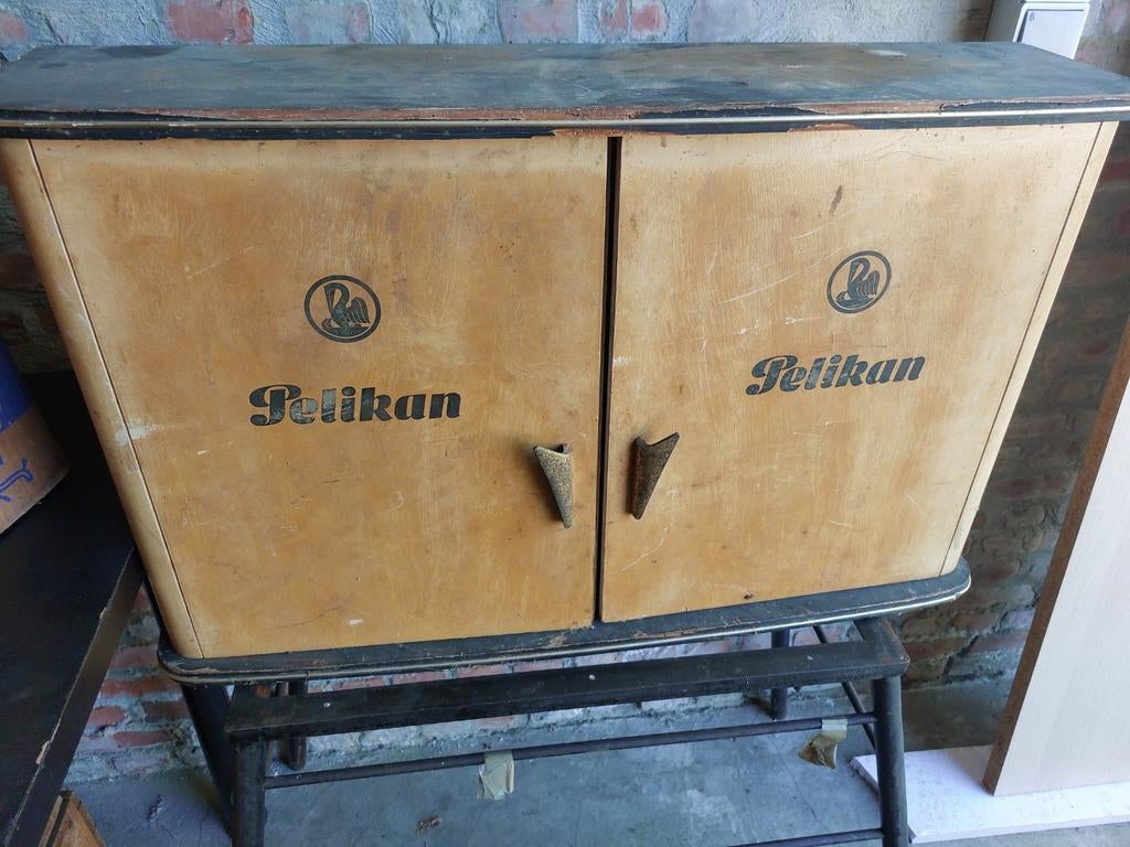 Vintage Pelikan kast (ca 80 x 48 cm), Ophalen