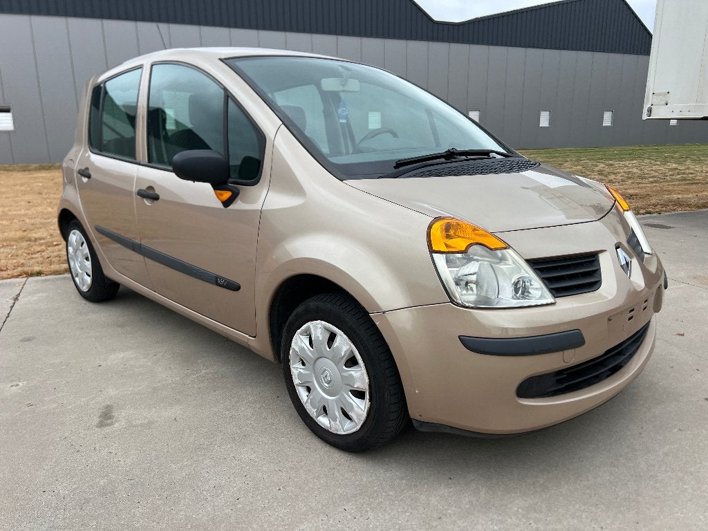 Renault Modus gekeurd vvk NIEUWE KOPPELING, Voorwielaandrijving, 4 cilinders, Beige, Airconditioning