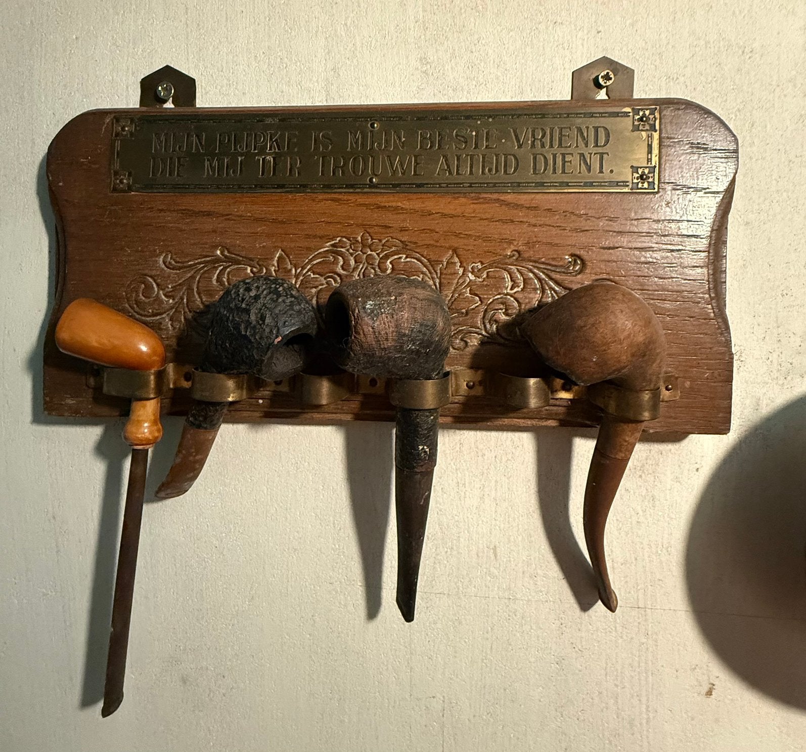 Antiek Eiken Pijpenrek met Nostalgische Spreuk + 4 Pijpen, Enlèvement