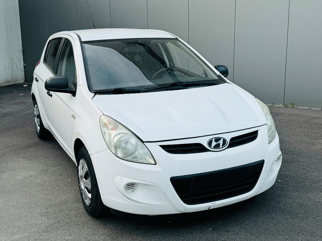 hyundai i20 1.2benzine airco 5deurs euro5 2011, Euro 5, Stof, Zwart, 4 cilinders