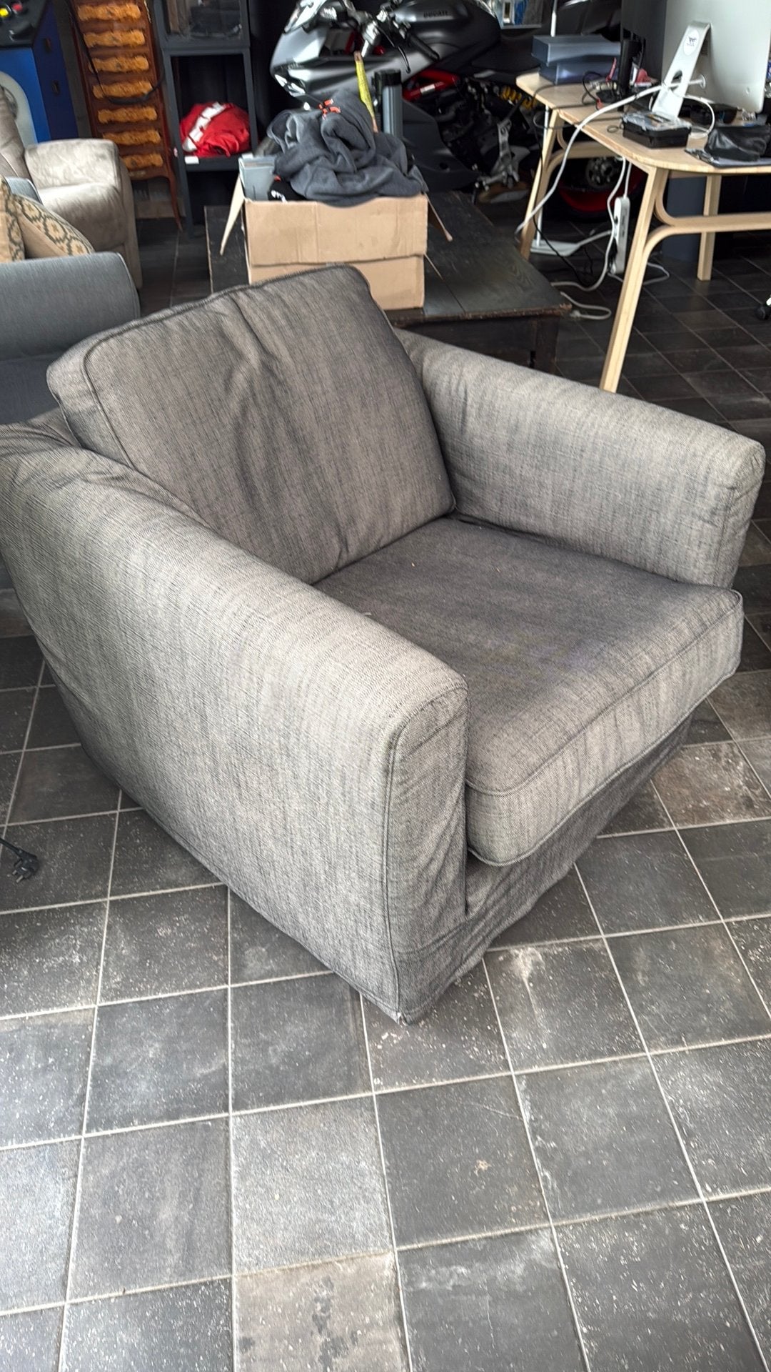 2 kuipzeteltjes , grijze stof . Prijs voor de 2, Huis en Inrichting, Ophalen, Gebruikt, Stof