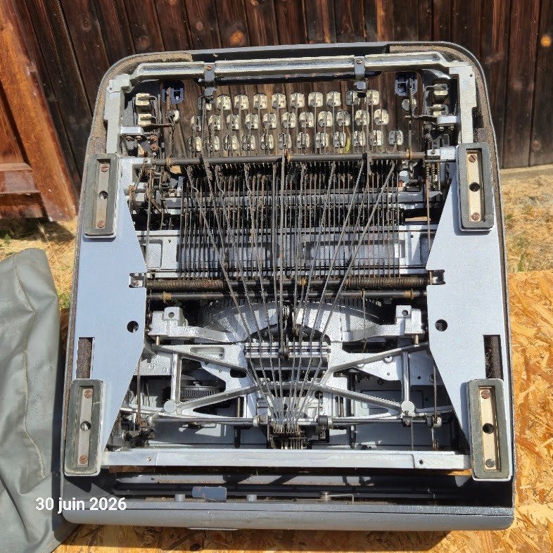 Ancienne machine à écrire Japy des années 50-60 , écolo, Envoi, Comme neuf