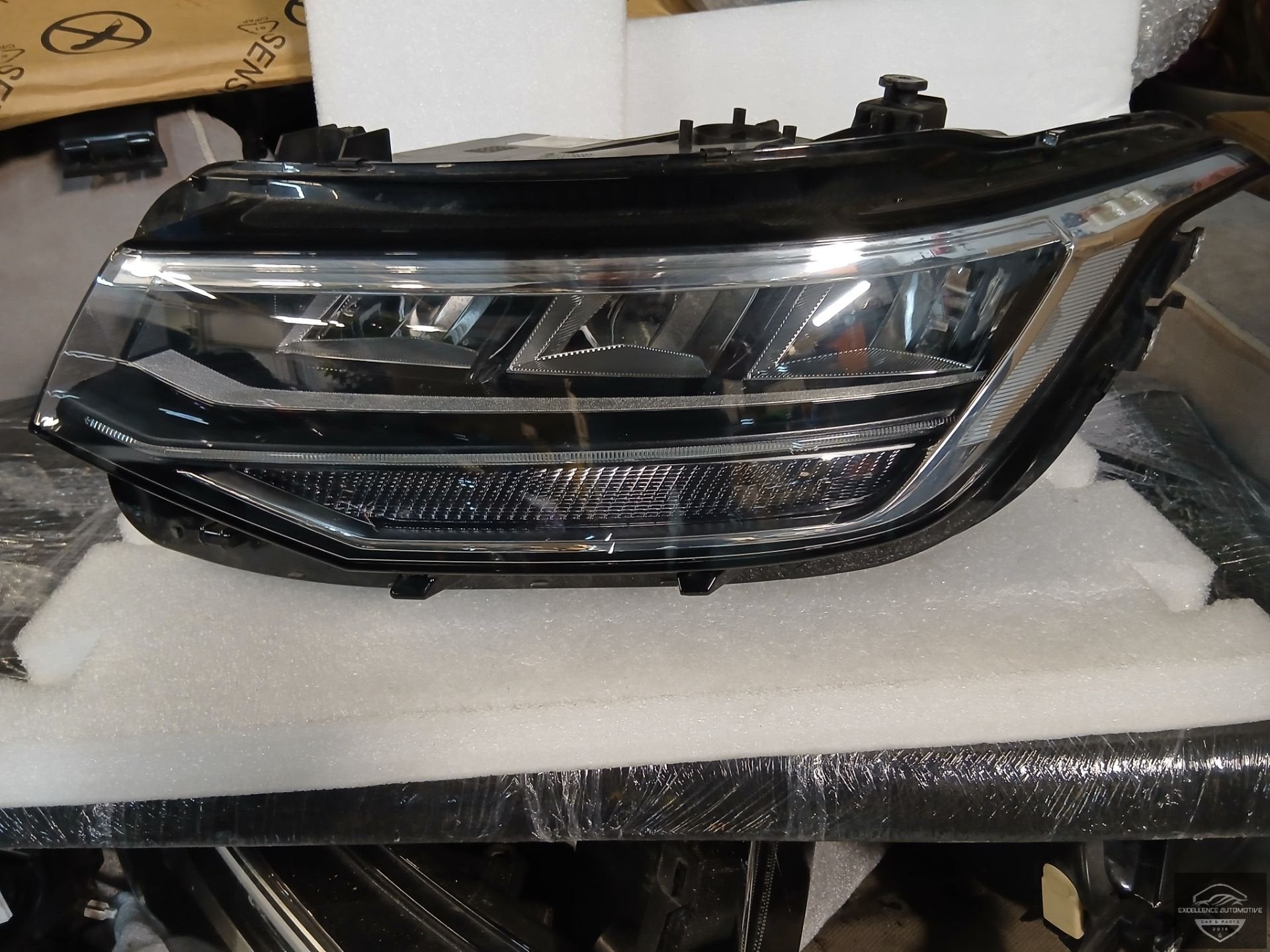 VW Tiguan 5NA Facelift Vol LED Koplamp Links 5NA941035C, Autos : Pièces & Accessoires, Volkswagen, Volkswagen AG, Vw@volkswagen.de