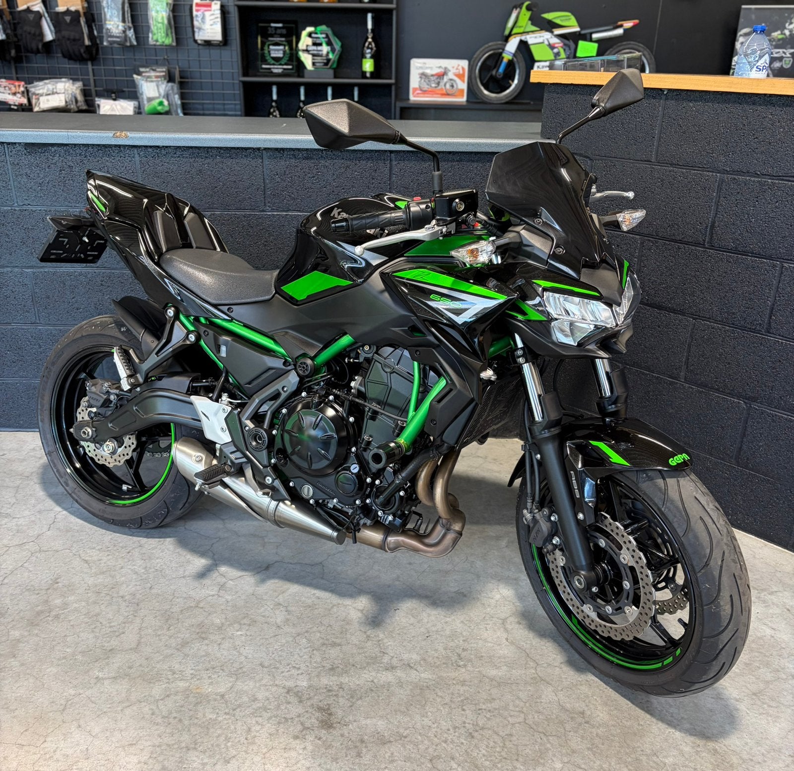 Kawasaki - Z 650 - Garantie 1 an / CT inclus, Permis Moto A, Plus de 35 kW, 2 cylindres, Particulier