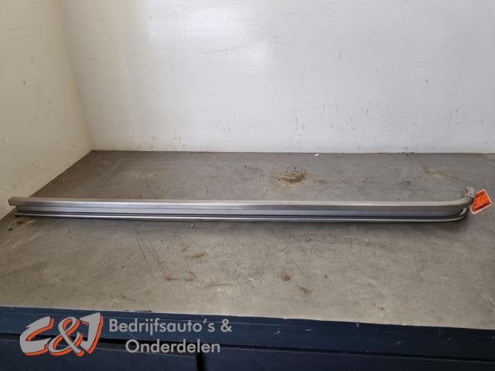 Rail porte coulissante droite d'un Volkswagen Crafter, Volkswagen, -, 3 mois de garantie, Utilisé
