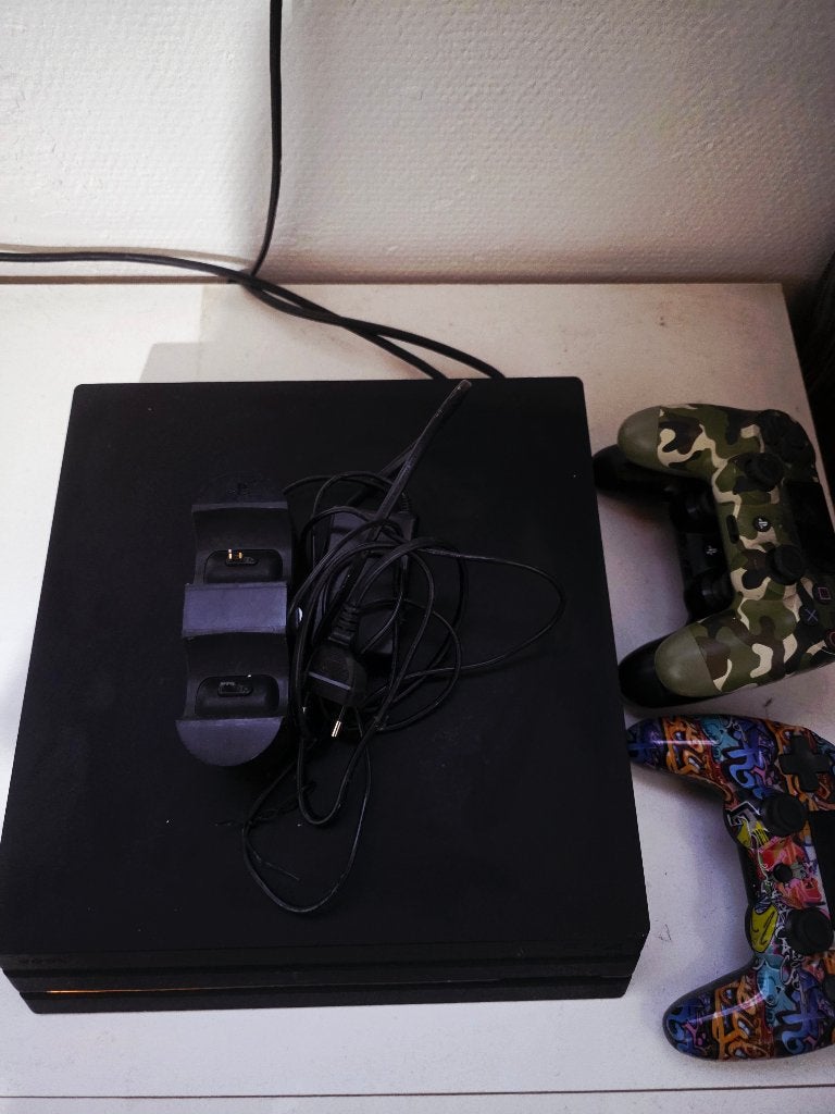 Playstation 4 pro 1 To avec 15 jeux, Consoles de jeu & Jeux vidéo, Avec 1 manette, Comme neuf, Enlèvement, 1 TB