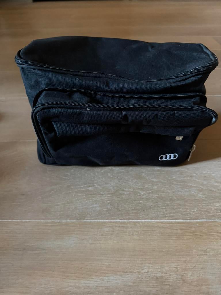 Etui Audi, Ophalen of Verzenden, Zo goed als nieuw