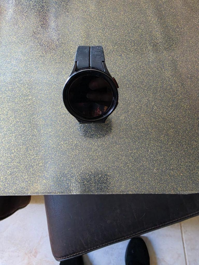 Samsung horloge 5 pro in originele doos en originele lader, Bijoux, Sacs & Beauté, Enlèvement, GPS