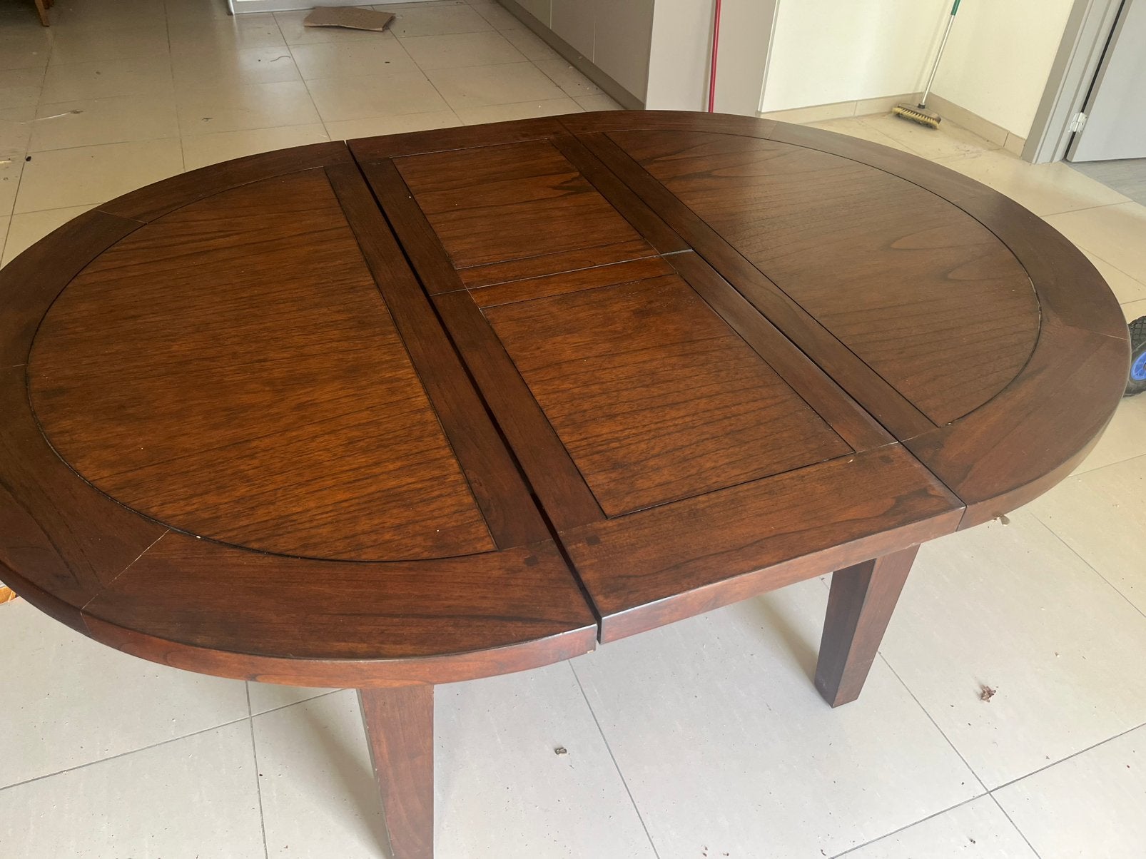 Ronde tafel ( uittrekbaar)  + 4 stoelen, Enlèvement