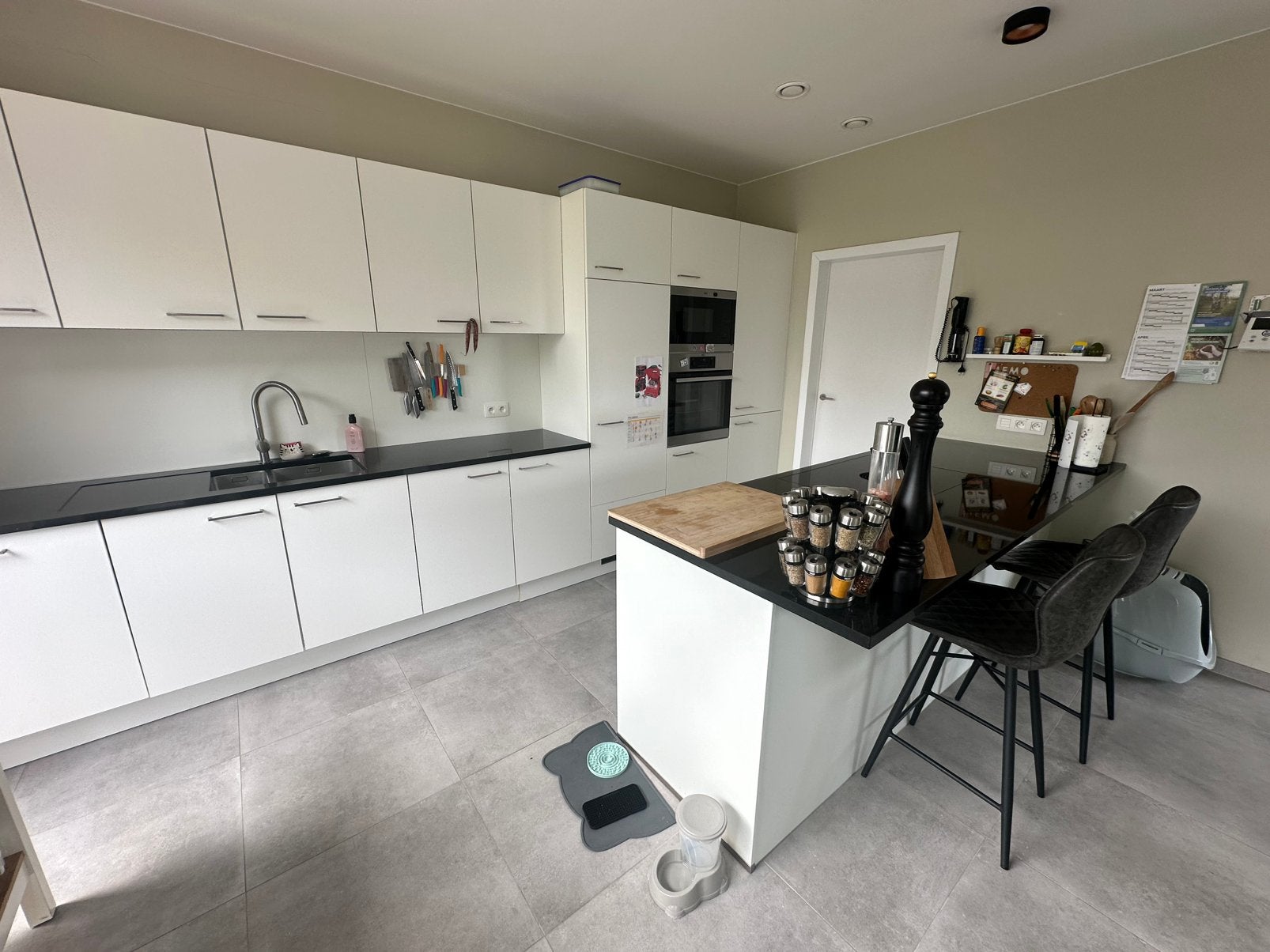 Keuken met eiland 5 jaar oud ! , bora kookplaat !, Ophalen, Zo goed als nieuw