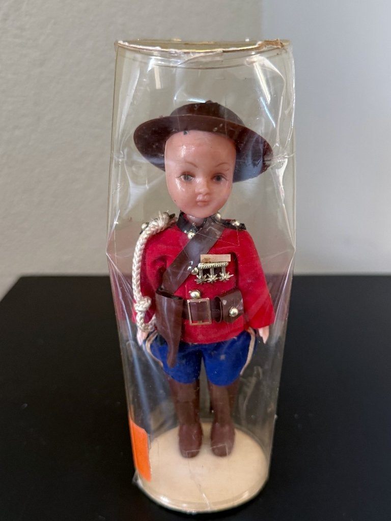 Vintage RCMP Mountie pop | Canada, Collections, Poupées, Neuf, Poupée, Envoi