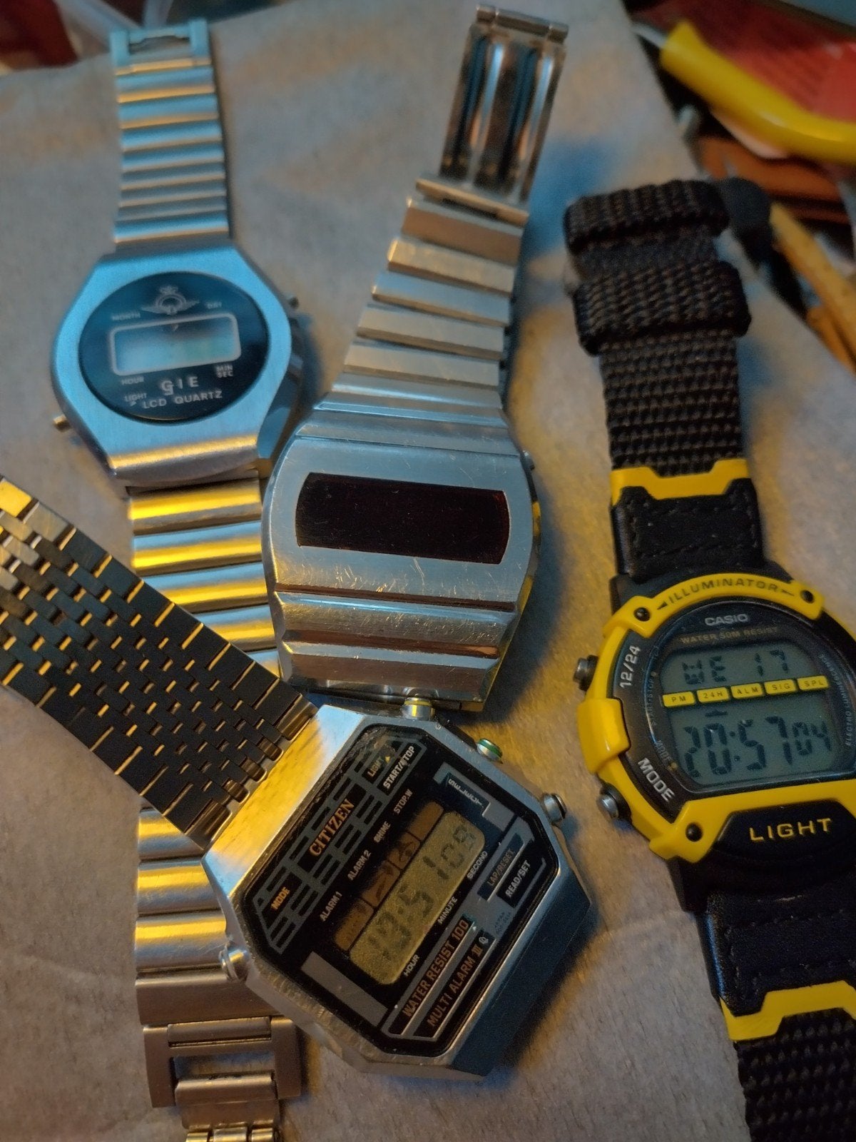 4 montres LCD ou LED vintage., Enlèvement ou Envoi, Citizen