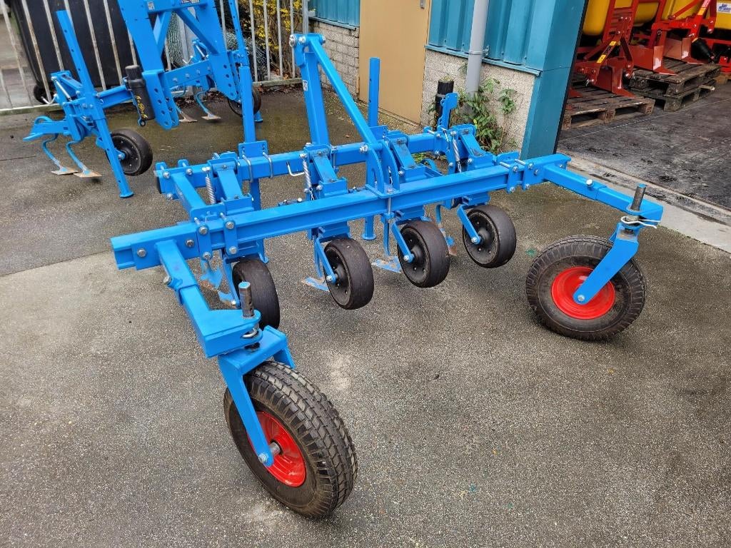 Lemken Frontschoffelmachine met sporenwissen, Ophalen