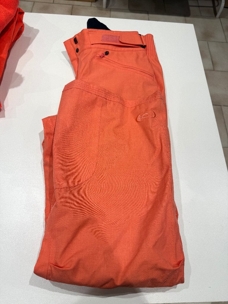 Pantalon de ski Taille 42, Sport en Fitness, Ophalen, Zo goed als nieuw