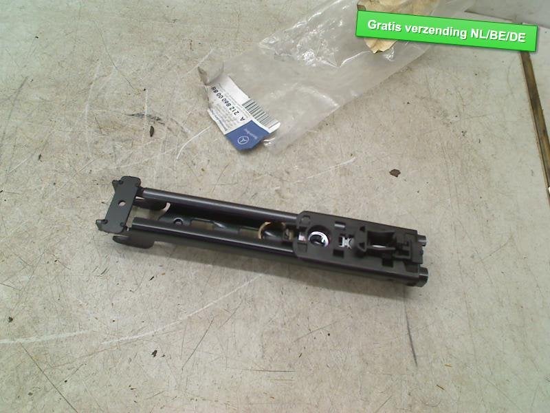 GORDEL HOOGTE VERSTELLER L rechts E (W212) (A2128600088), Auto-onderdelen, Gebruikt, Mercedes-Benz, Dialog.mb@mercedes-benz.com