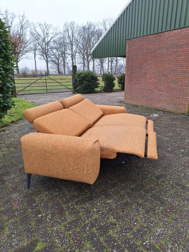 Goud gele elektrisch verstelbare bank /elektrische relaxbank, Huis en Inrichting, Zetels | Voetbanken en poefs, Gebruikt, 75 tot 100 cm