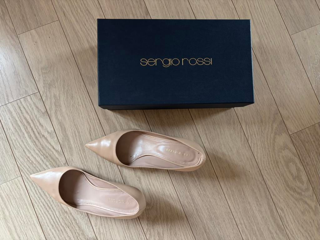Nude lakleer pumps Sergio Rossi, Verzenden, Pumps